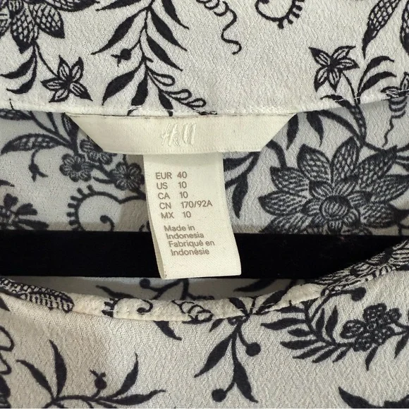 H&M Black and White Boxy Short Sleeve Blouse - Picture 2 of 4